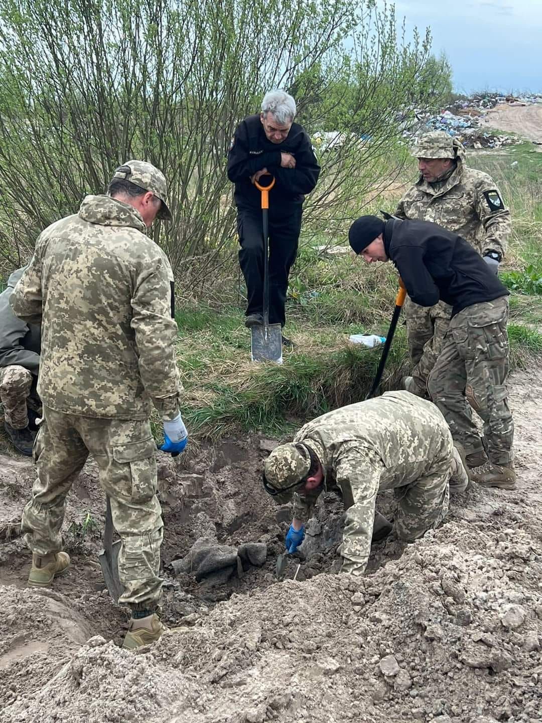 На Київщині проходила експедиція зведеної пошукової групи Гуманітарного проєкту ЗСУ "НА ЩИТІ".