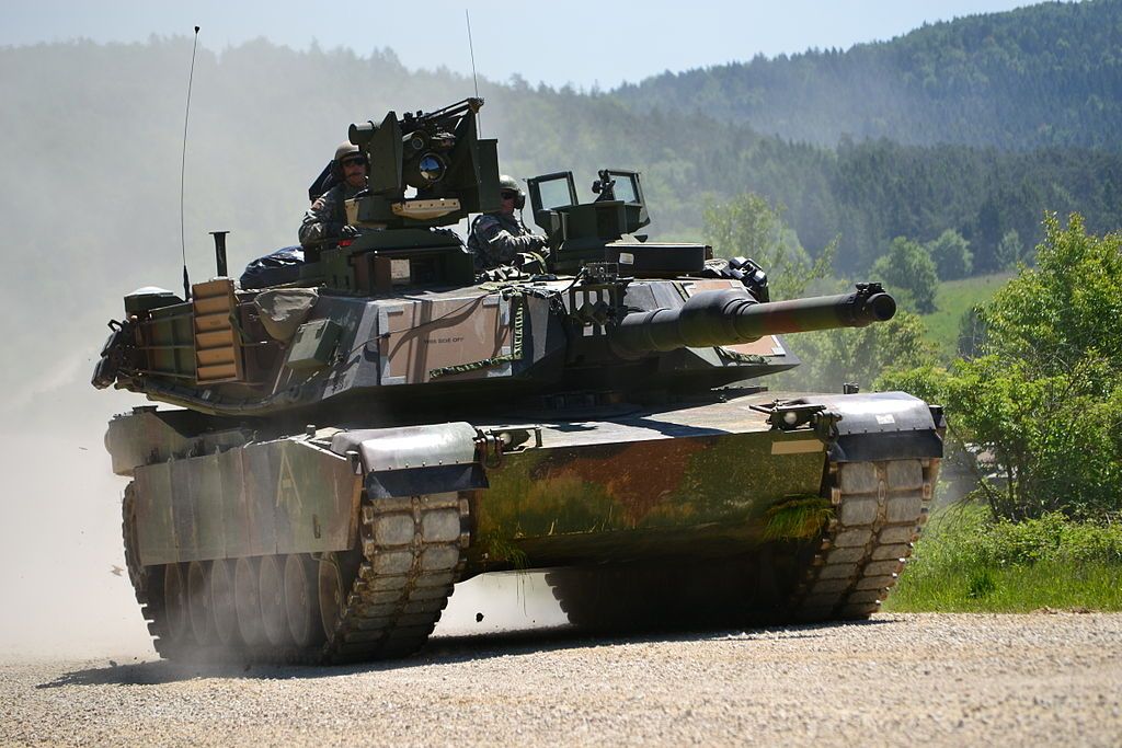 Україна відкликає надані США танки Abrams з лінії фронту через "погрози" росії безпілотниками.