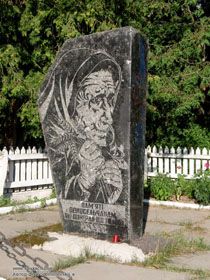 Пам’ятник жертвам Голодомору в селі Капустинці був встановлений одним із перших в Україні.