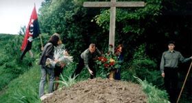 КРУТИ: право на могили