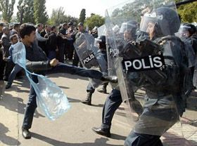 Довірлива опозиція