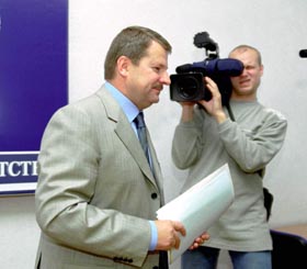 Рука, що бере, не зубожіє