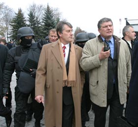У Донецьку були лише «квіточки»?