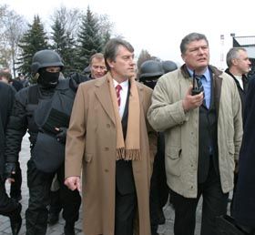 У Донецьку були лише «квіточки»?