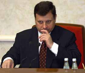 Яблуко спокуси для Адамa та комуністів