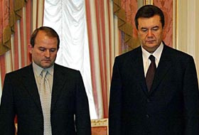 Медведчук і Янукович бронюють округи