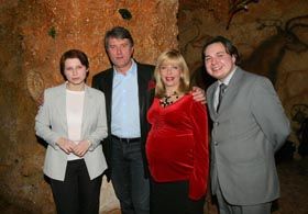З літака — в ресторан і назад