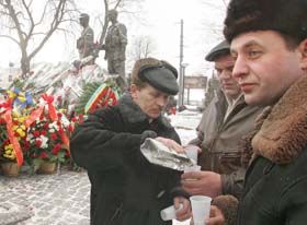 Із краю безіменних могил