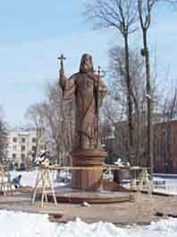 Могили немає, але є пам'ятник