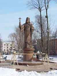 Могили немає, але є пам'ятник