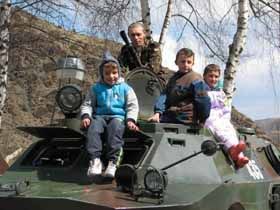 Хоч і військові, але «добряки»