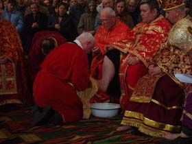 У Чистий четвер владика обмиває священикам ноги