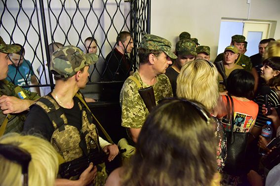 У Маріуполі суд слухатиме «справу Гордєєва» у закритому режимі через пристрасті і колотнечу (фото, відео)