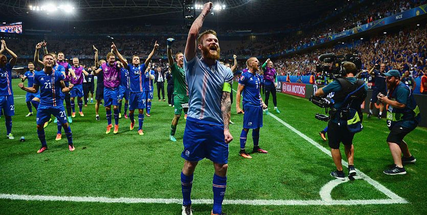 Збірна Ісландії разом із фанатами вражаюче відсвяткувала перемогу над Англією (відео)