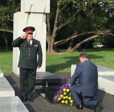 Порошенко на колінах вразив президента Польщі