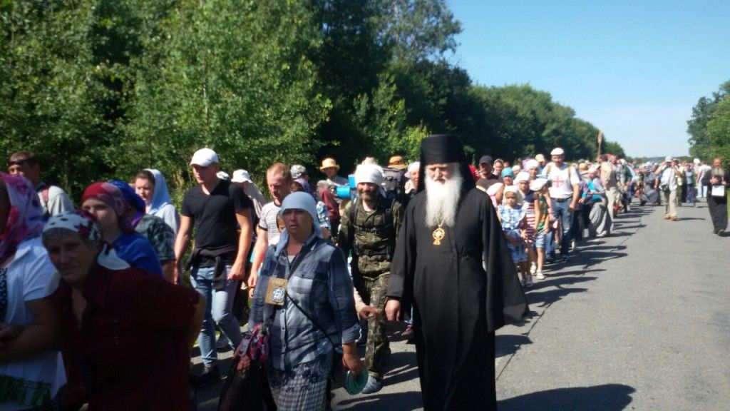 Хресна хода за мир стягує до Києва провокаторів із "колорадськими" стрічками
