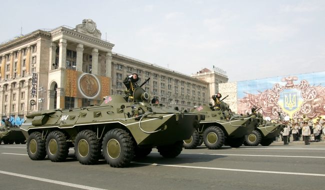 Порошенко хоче провести військовий парад до Дня Незалежності