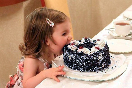 Десерт — без сліз: чому дитину не можна повністю позбавляти солодощів