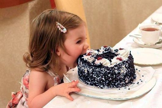 Десерт — без сліз: чому дитину не можна повністю позбавляти солодощів