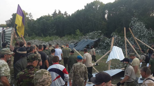 У Голосіївському парку вандали знищують мальовниче урочище Бичок