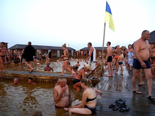 Пуд рожевої солі:  марсіанські пейзажі на Арабатській стрілці стали хітом літнього сезону