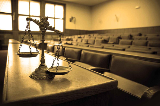 Судді з 20-річним стажем йдуть у відставку заради довічного грошового утримання