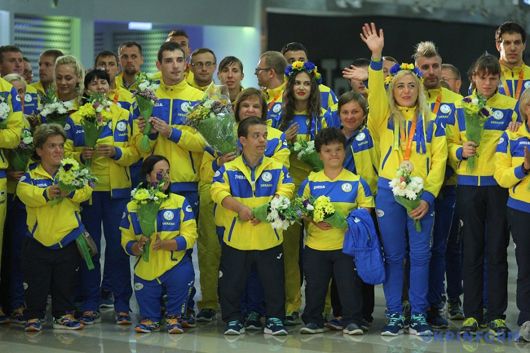Знак підвищеної уваги: до України повернулася перша група паралімпійців