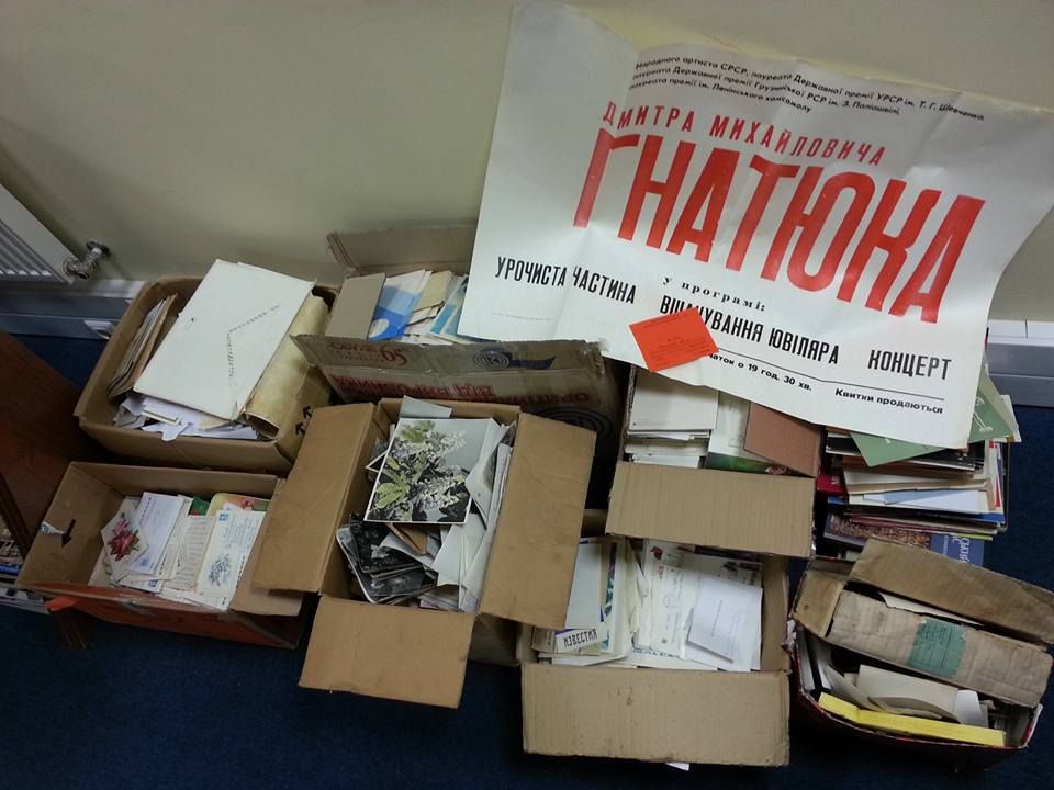 Архів Дмитра Гнатюка на смітник викинули робітники, які перевозили речі?