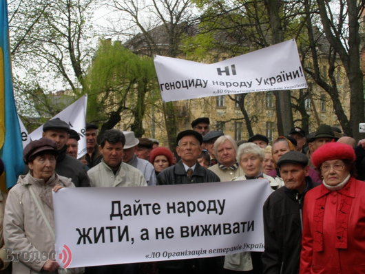 Уряд продовжить економити на виплатах працюючим пенсіонерам