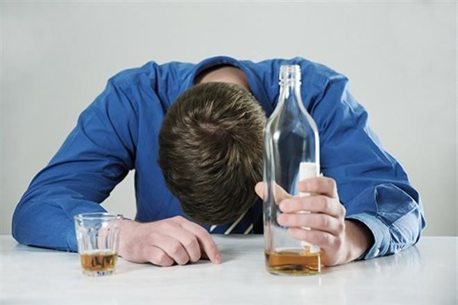 На Харківщині 23 загиблих від алкогольного отруєння: горілку продавали в магазинах одної власниці
