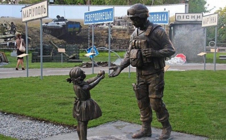 У Дніпрі викрали бронзове яблуко з пам’ятника захисникам України