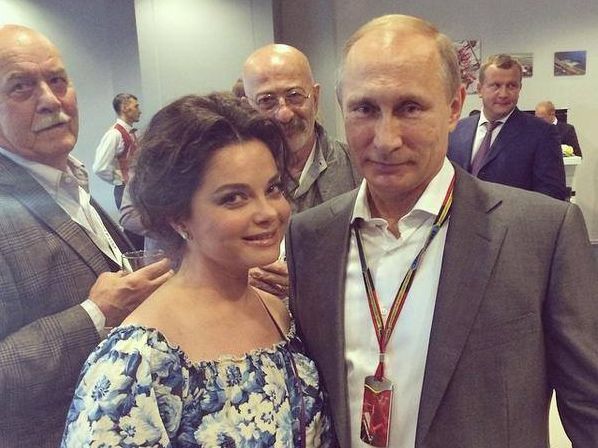 Після обіймів з Путіним Наталя Корольова летить на концерт у палац «Україна»