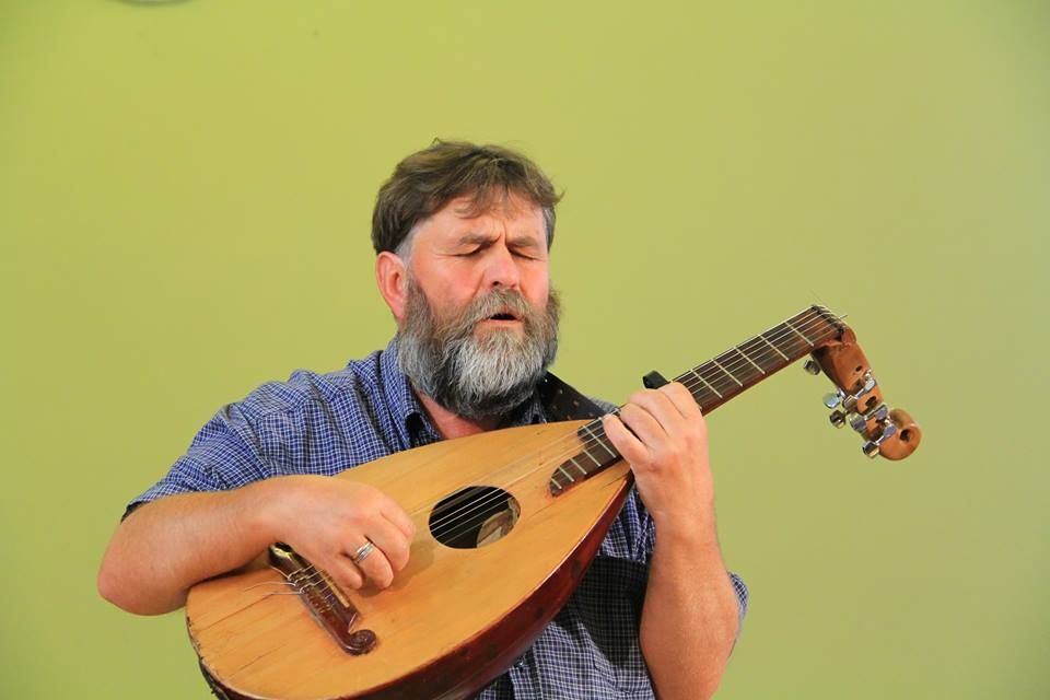 Легендарний Василь Жданкін розшукує у Львові свою кобзу