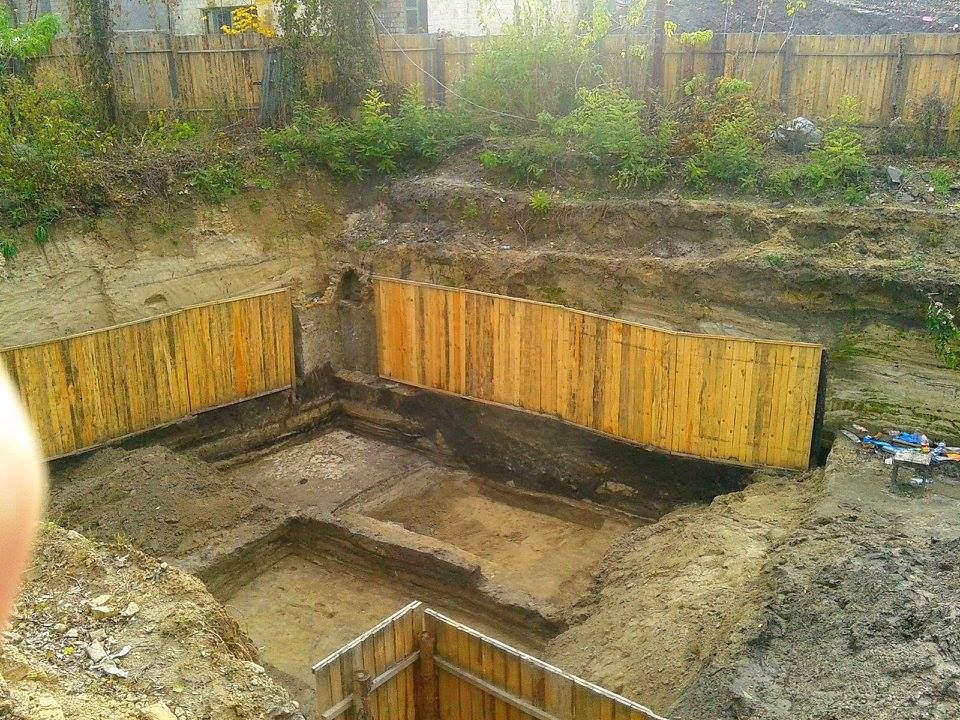 У Києві прогнали археологів з розкопу давньоруського житла