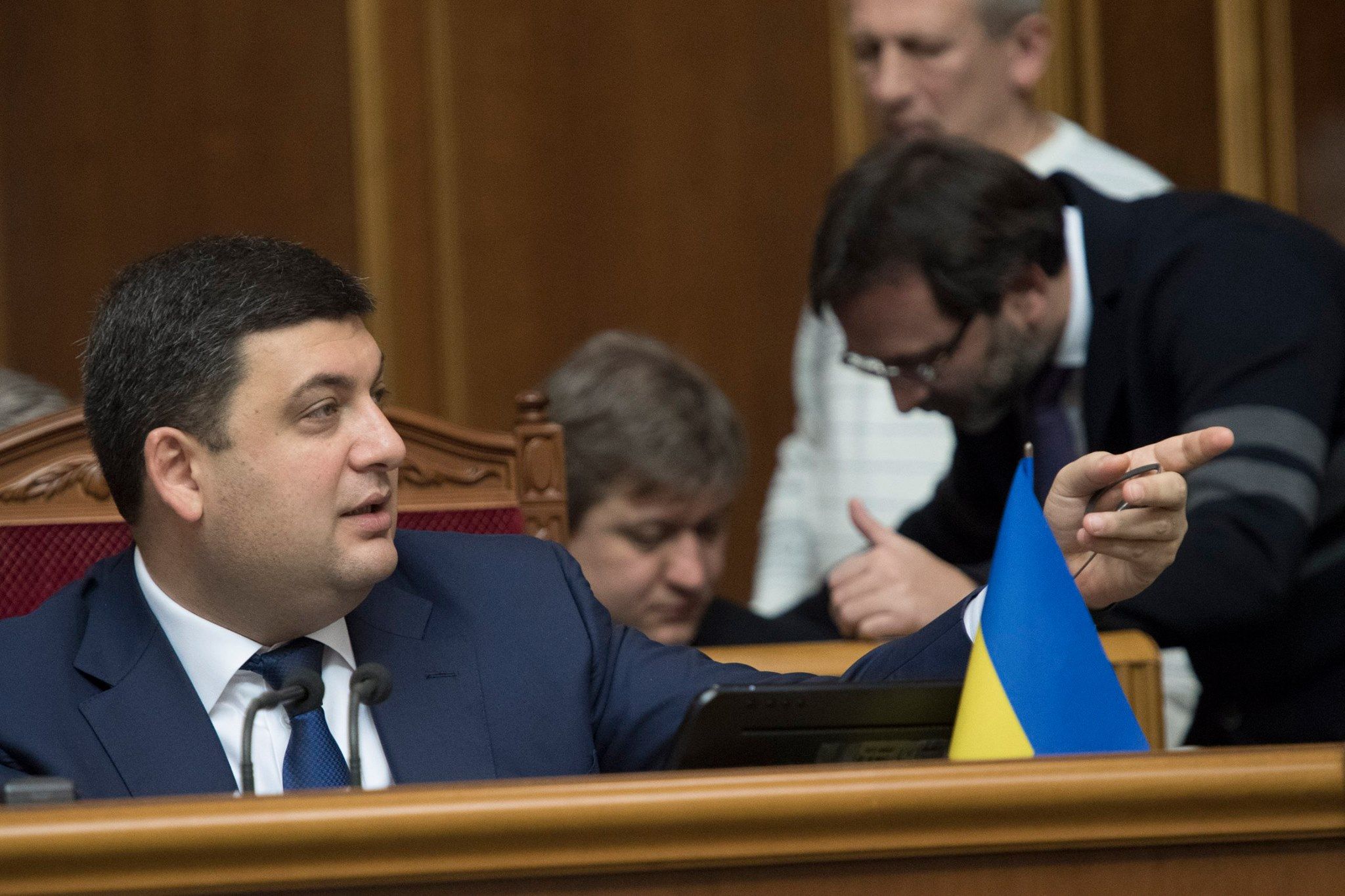 Прем’єр Гройсман тримав мільйони під матрацем через шантаж