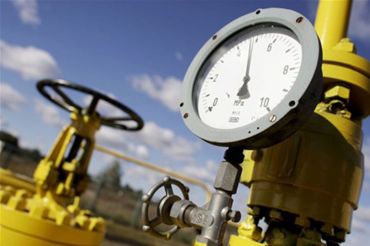 І навіщо тоді купувати? Україна має величезні поклади газу і здатна забезпечити власні потреби