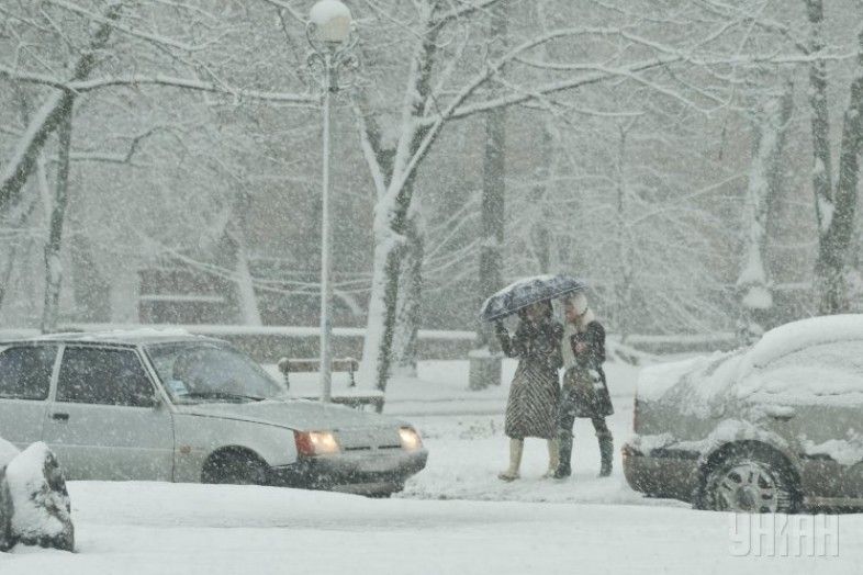 Заручники стихії: як Україну накрив сніговий шторм