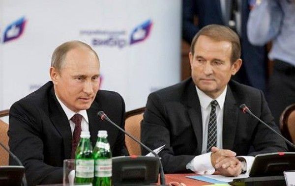 Кум Путіна Медведчук попри заборону літає до Росії напряму