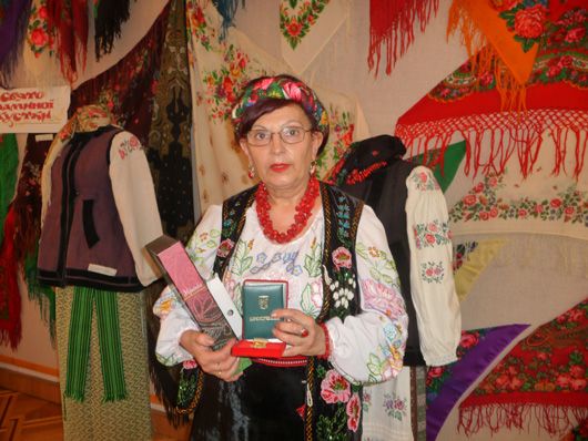 Колекціонерка старих українських хусток: За кожною хусткою — життя жінки