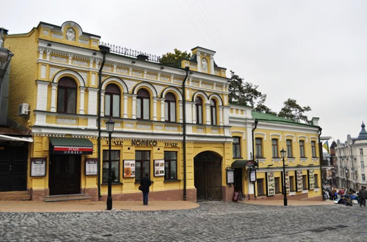 Флігель розбрату: чому Андріївський узвіз перетворюється на вулицю-привид