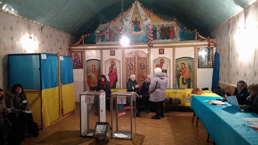 Ой були, були на селі: бюлетні на виборах давали без паспортів, а голови ходили п'яні