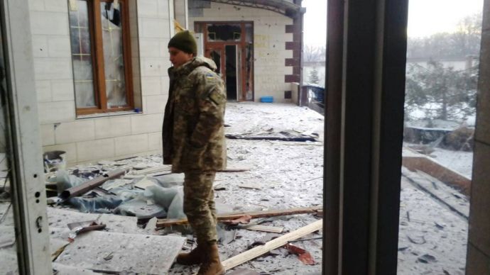 Під Маріуполем обстріляли будинок Порошенка і курники (фото)