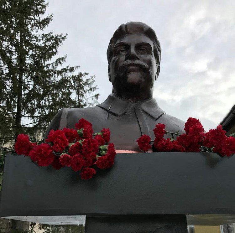 Під Ростовом-на-Дону встановили бюст Сталіна