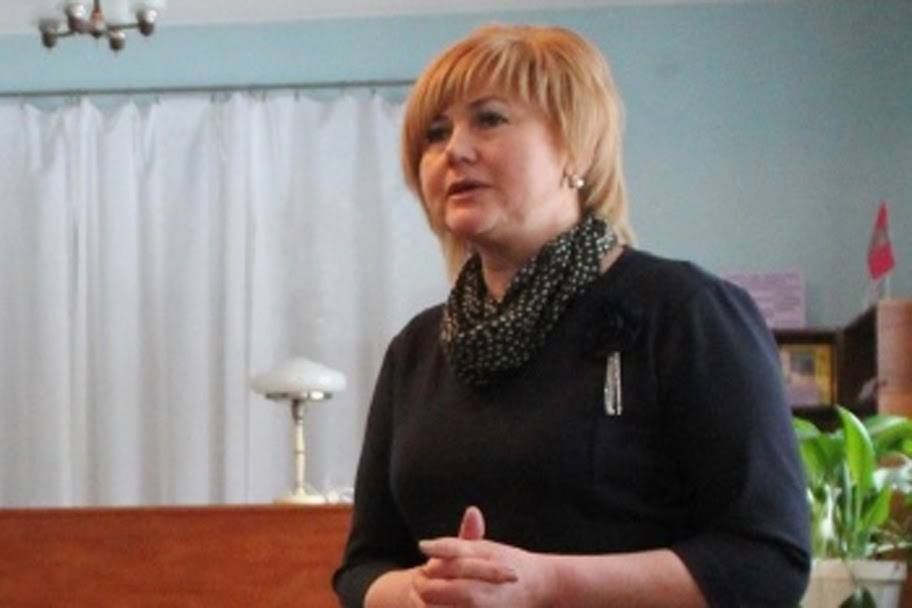 Мер Марганця Олена Жадько пустила з молотка бібліотеку з інтернет-центром (відео)