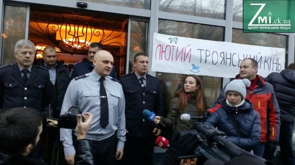 Аваков призначив начальником поліції Черкас Валерія Лютого, проти якого палили шини