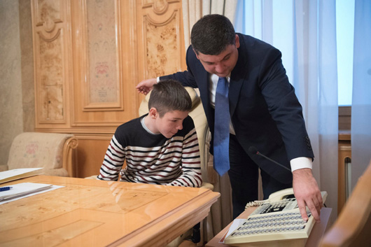 Мрії збуваються: Богдан Волик в Черкасах чекає на протез ока і нарешті спілкується з мамою