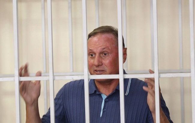 Не КОНТІненталь: екс-регіонал Єфремов між судами сидить у камері площею 13,5 кв. м