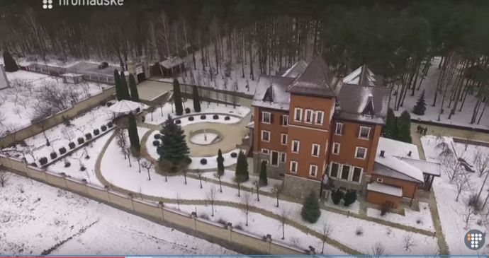 Родичі Олександра Турчинова стали власниками розкішних садиб під Києвом