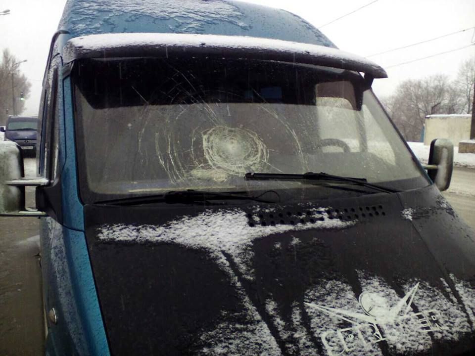 У Дніпрі тітушки трощать комунальну техніку