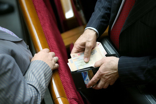 Вічно голодна Рада: після канікул депутати одразу взялися підвищувати собі зарплату